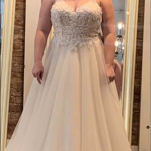 Brand new wedding dress